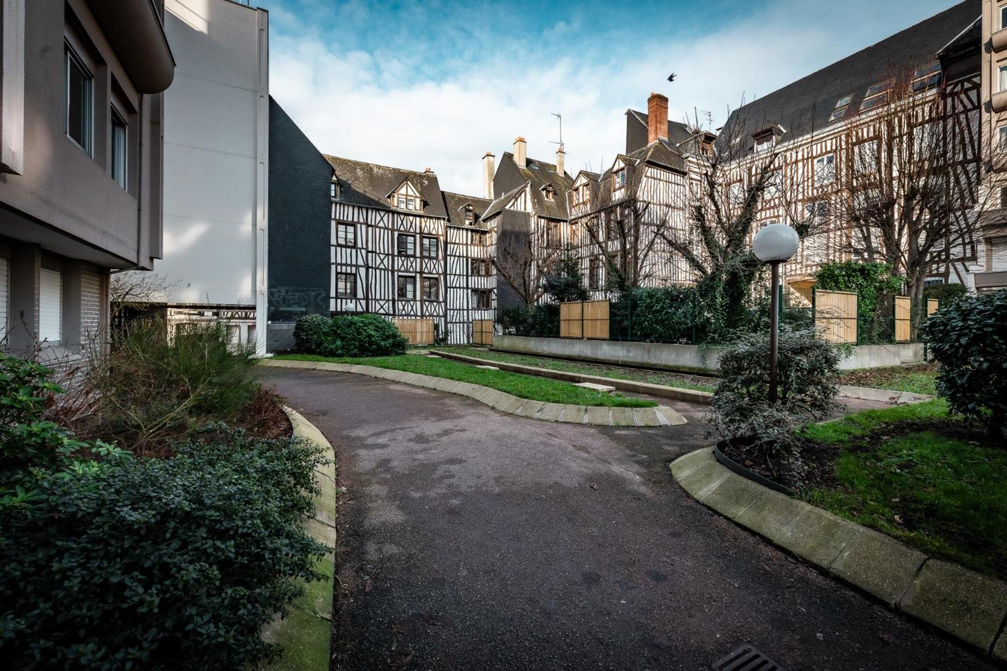 Aux Jardins De L'Hotel De Ville - Appartement Hypercentre Avec Parking Prive Rouen Esterno foto